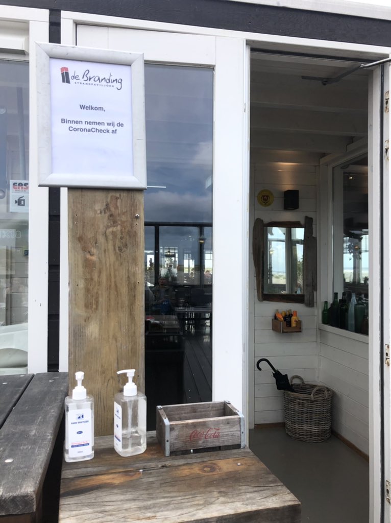 Wij werken nu een paar dagen met de QR code en de uitdaging zit hem niet in het checken, maar in het helpen van de gasten. Daarom hebben wij nu binnen bij de kassa een uitleg liggen. Heb jij de QR code al klaar staan bij binnenkomst in De Branding? Dat zou ons heeel erg helpen!