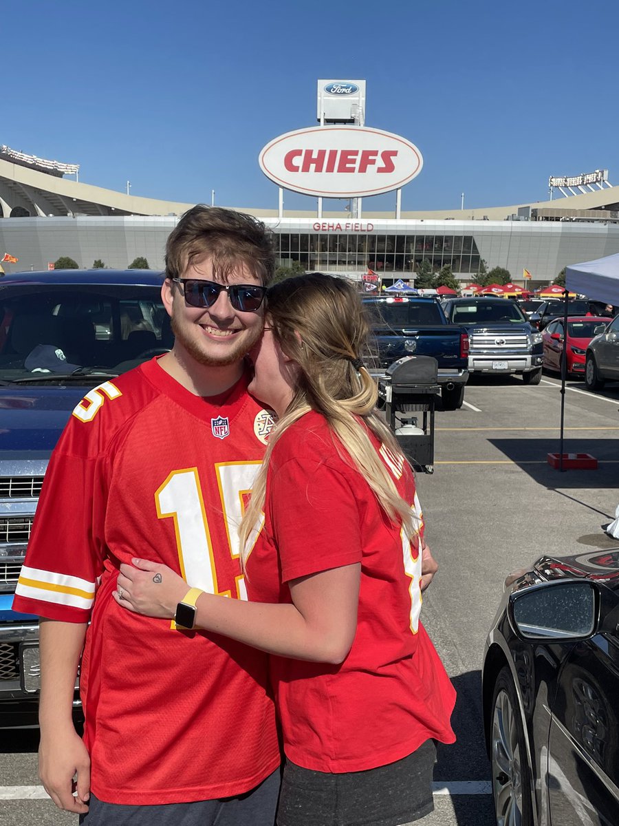 Madi45515064's tweet photo. #chiefs #kcchiefs #KansasCityChiefs #firstgame #firsttailgate https://t.co/NvzI78htFy