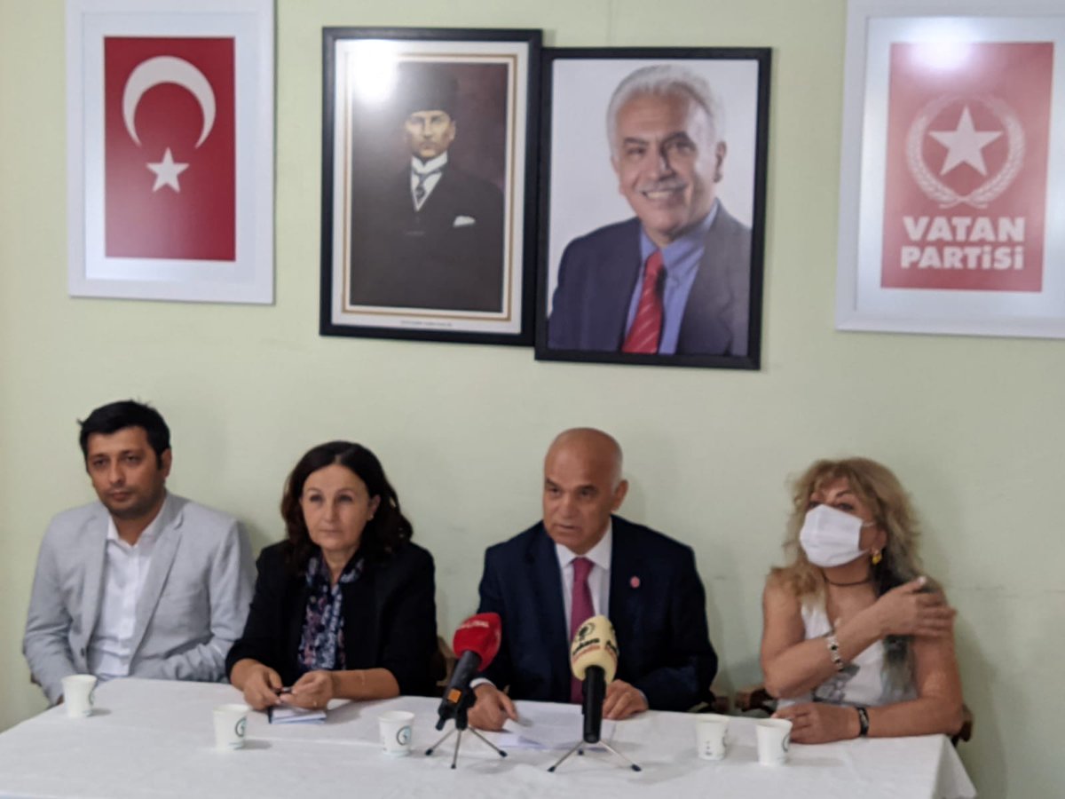 İlçe başkanımız Aydın Karataş, HDP'yi kurtarma operasyonuna karşı Partimizin TBMM'ye sunacağı karar tasarısını ilçe başkanlığı binamızda yaptığı basın açıklamasıyla Yenimahalle kamuoyuna sundu.