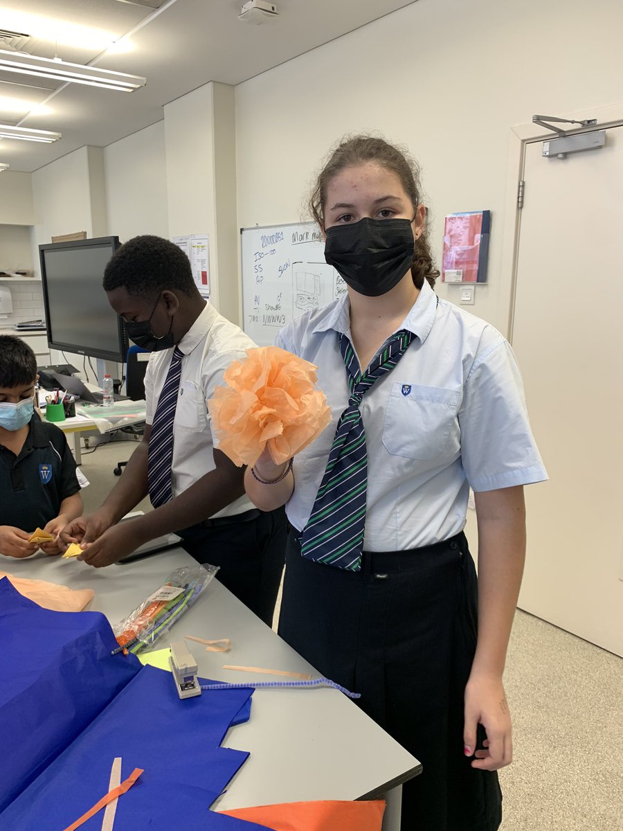 Arts_WEK's tweet photo. Our Year 9 Social Enterprise ‘Craft’ session delivered to WEK Primary students.
This lesson was led by the Year 9 students!
#wek #WEKhpl #wek_visual_arts #wek_arts #hplcreativity https://t.co/8yImMpfdWt