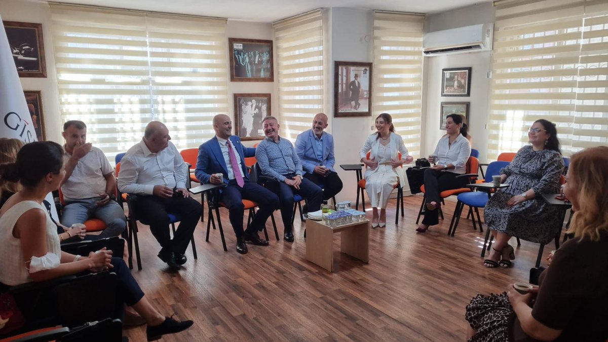 Girişimci İş Kadınları Derneği Başkanı Mürvet Beydağı ve kıymetli yönetimini ziyaret ederek Mersin'imizin ekonomisine katkı sağlayan başarılı iş kadınlarımız ile istişarelerde bulunduk. Girişimci iş kadınlarımıza canı gönülden teşekkür ediyor; çalışmalarında başarılar diliyorum.