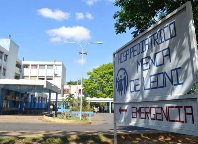 Watcher_Ven's tweet photo. Esto no es una pizzería, ni la gente baila.

Es el Hospital Pediátrico Menca de Leoni, tiene 40 meses CERRADO, más de 3 años abandonado. ¿Acaso la salud de los niños no es importante? Al parecer NO / #Guayana https://t.co/GI2sxhkMTS