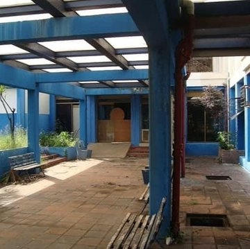 Watcher_Ven's tweet photo. Esto no es una pizzería, ni la gente baila.

Es el Hospital Pediátrico Menca de Leoni, tiene 40 meses CERRADO, más de 3 años abandonado. ¿Acaso la salud de los niños no es importante? Al parecer NO / #Guayana https://t.co/GI2sxhkMTS