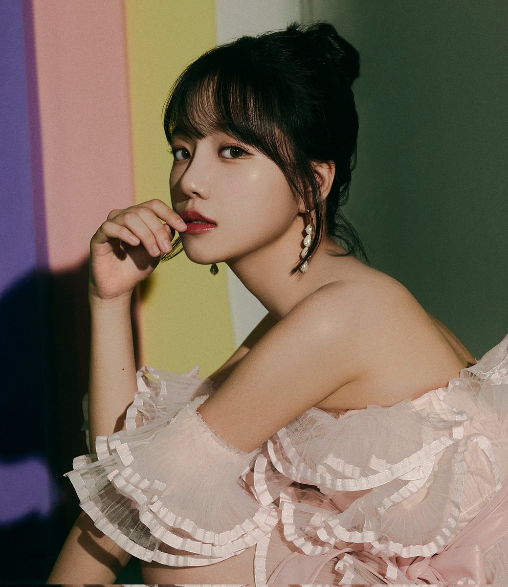archivejoyuri's tweet photo. SHE LOOKS DIVINE OH MY GOD! https://t.co/G2UgruT2Cq