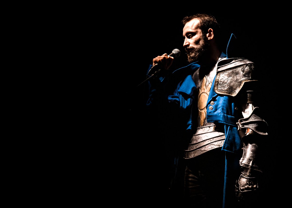 Good evening fellows, this is our singer on stage ! Wouldn't that be an extract of our new upcoming videoclip ? 
You will know that in time, but, for the moment, don't forget to follow us on our Youtube channel to don't miss anything !
youtube.com/channel/UCgwKA…