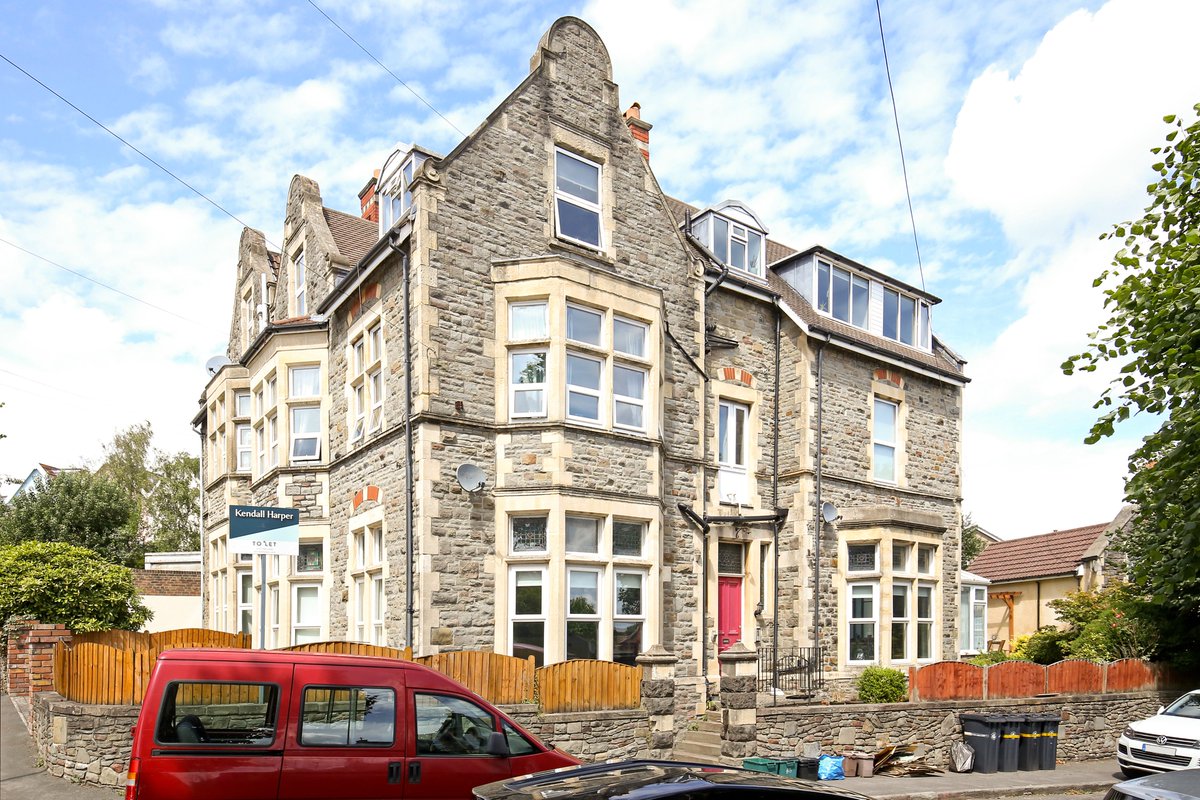 KHBishopston's tweet photo. New to the market. A spacious one bedroom flat in a desirable location, with no onward chain. On for £265,000. For more info or to book a viewing, call 01179094400
#flat #Bristol #spacious #BS7 #Bishopston https://t.co/RwerPmY7aE