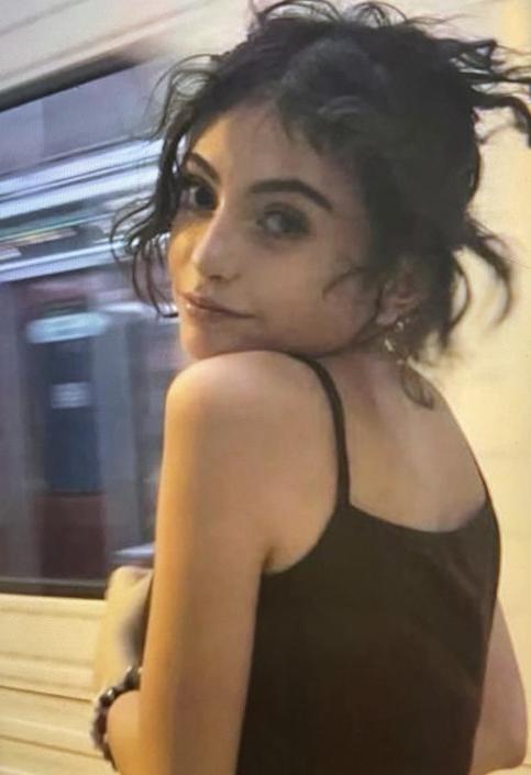 TPSOperations's tweet image. MISSING:
Elizabeth Gray, 14
- last seen, Sept. 25, 2021, at 1pm, Jane Street and Lawrence Avenue West area.
- 4’11”, 100 lbs., brown eyes, black shoulder length hair.
- last seen wearing blue jean shorts, a grey sweater, black shirt underneath, white runners.
#GO1841826
^ep2