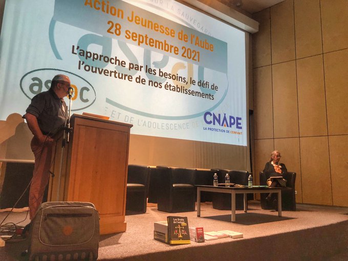 la_CNAPE's tweet photo. Intervention de Fabienne Quiriau DG #CNAPE & Christophe Somnard délégué régional Limousin Poitou Charentes #CNAPE et DG de l #ASEAC, pour parler des travaux prospectifs sur le #bien-être de l’enfant et de la #RFA sur les besoins fondamentaux lors du colloque de #AJA10 https://t.co/qdnJRJbQOh