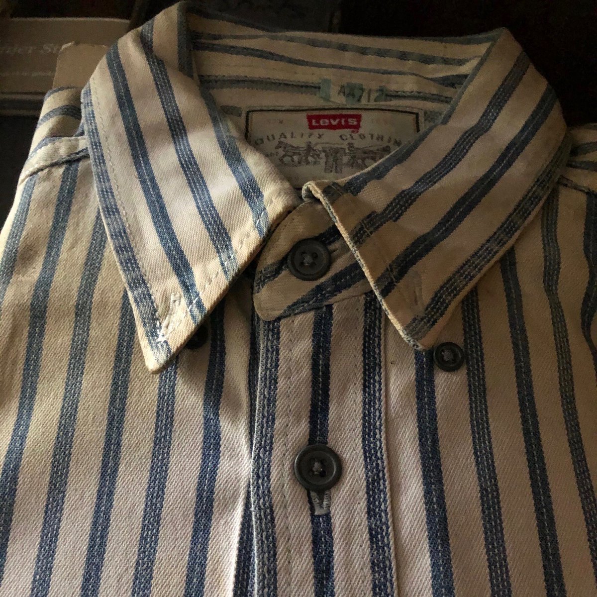 DennisSeversHse's tweet photo. Shirt belonging to Dennis Severs. Levi Strauss (1829–1902) was an immigrant from Bavaria who arrived in California in 1850 during the Gold Rush. Hearing of the miners' need for robust work trousers, he employed a tailor to make them out of tent canvas. https://t.co/SC4VDL0x9K