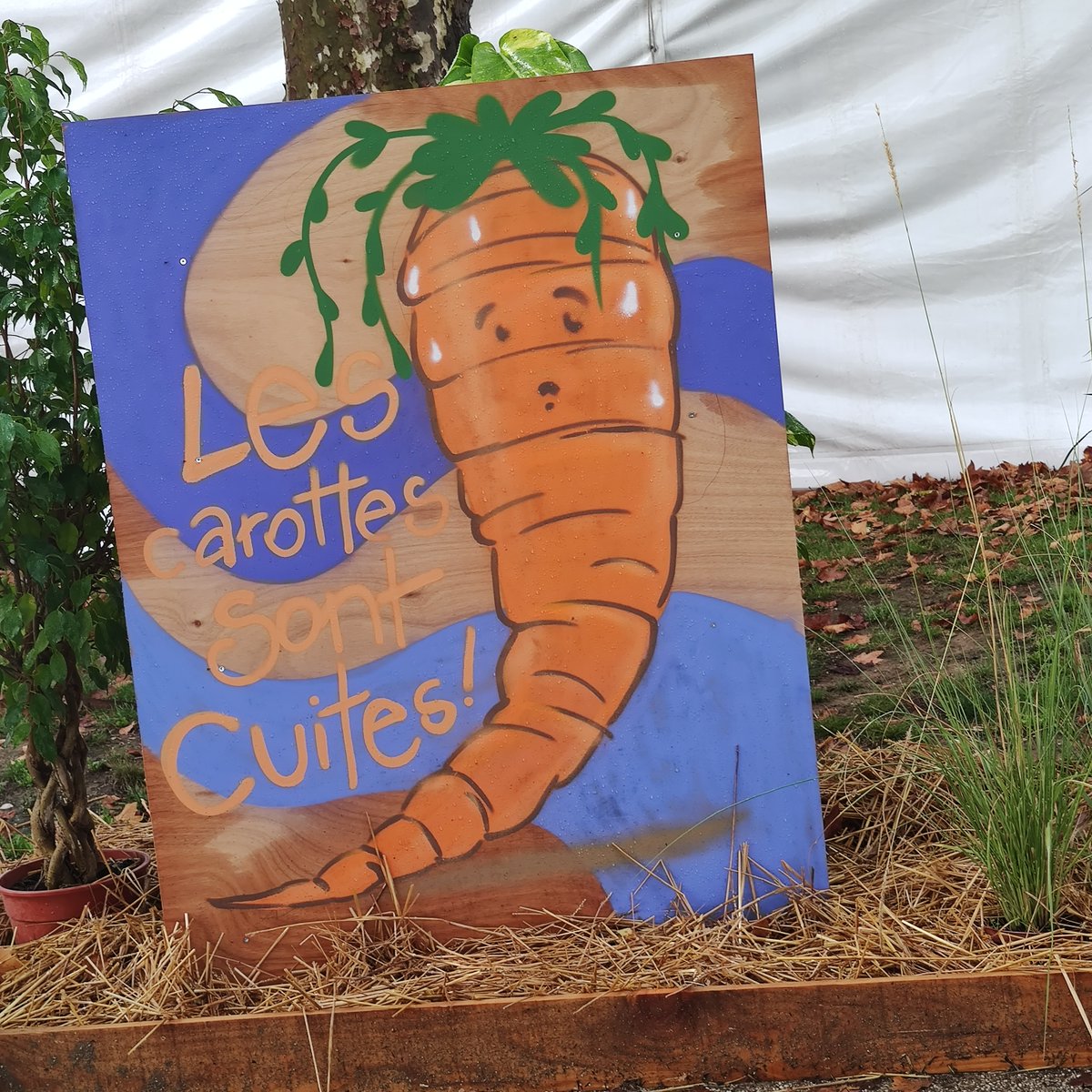 AssociationMAJ's tweet photo. Retour sur les graffs réalisés par les jeunes de MAJ. Leur participation à la Fête des fruits et des Saveurs de #Moissac https://t.co/zgSGJa1SKt
