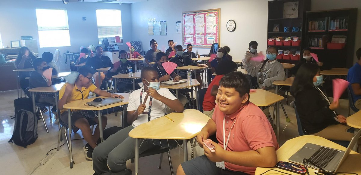 misspaller's tweet photo. Look at Mrs. Hanba’s class! Making lemonade out of lemons aka making fans when there is no power or AC! What a cute idea for a hot AM. @GGM_SOARS https://t.co/l6o9E6sufr
