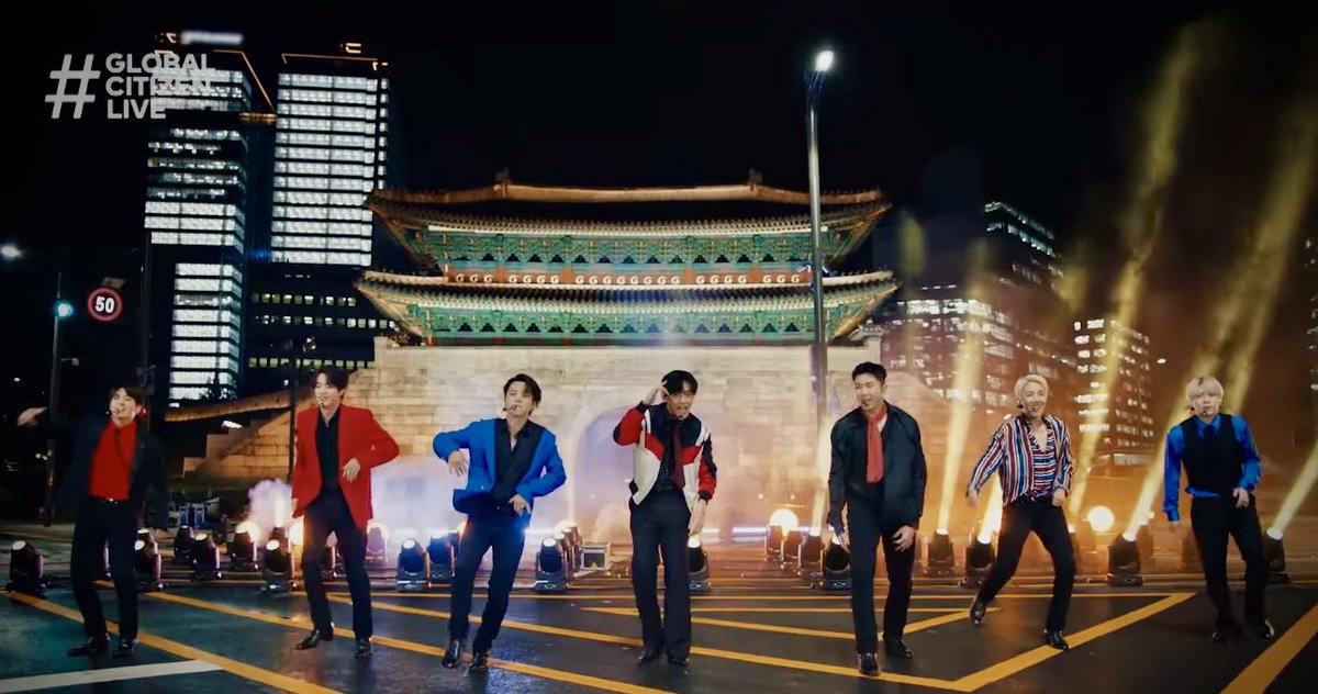 LuV_btsV_'s tweet image. 의상도 멋있네요.물론 방탄들도!!

@bts_bighit  #HighDefinitionVideo #감사합니다💜