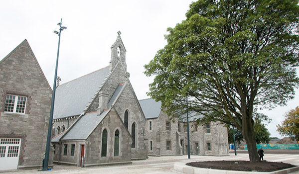 WeAreTUDublin's tweet image. Attention all students: @HSELive will run another pop-up #vaccination clinic in St. Laurence's in Grangegorman from 10:30am to 7:00pm. More information here - tudublin.ie/explore/news/v…