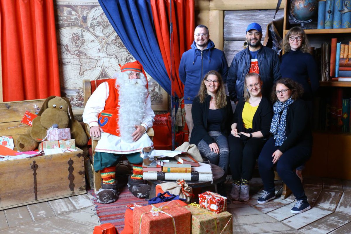 mohsaqr's tweet photo. @LauraHirsto @UEF_OAHOT @UefDigs @ErkkoSointu @jKpaa @halperin_susu @Teemujns @VilleMTuominen With Santa himself ! https://t.co/pJuIT4Aw8Q