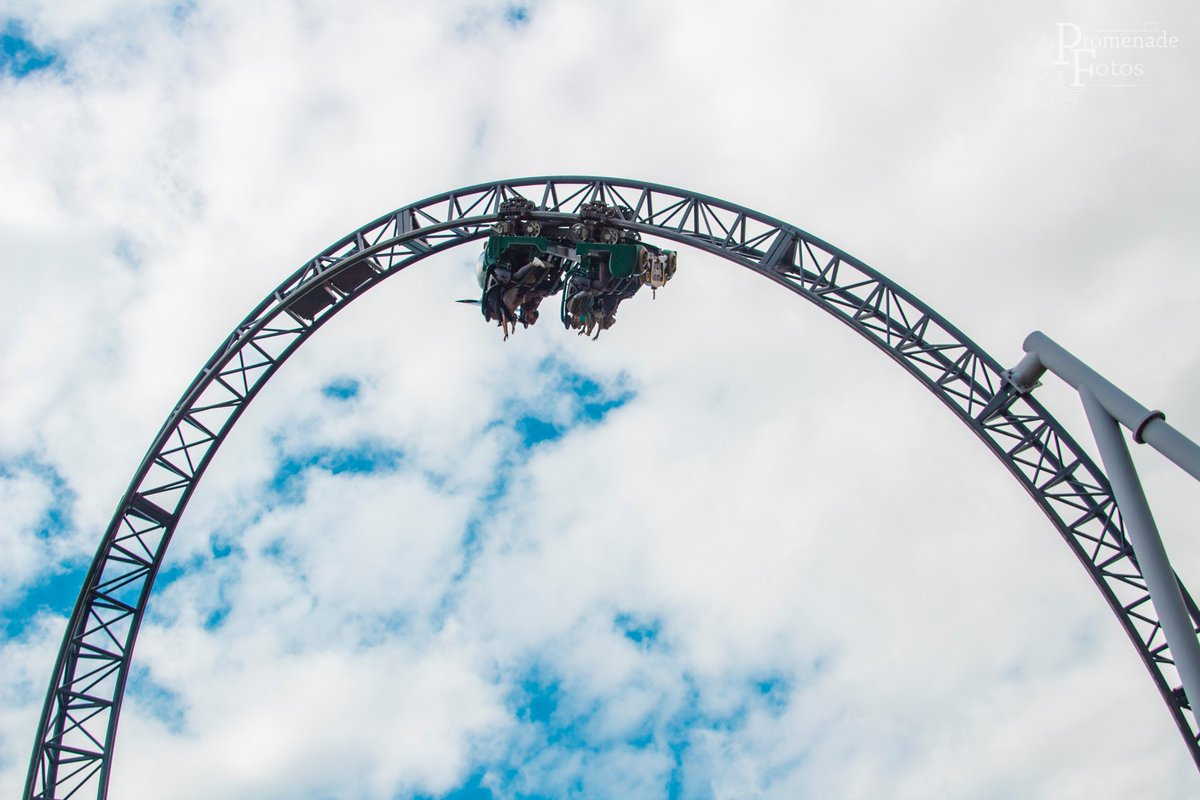 Sinaasappelgirl's tweet photo. Deze coaster <3 Dit park <3 Hoogtepuntje van de vakantie!
Ik houd er echt heel veel van als een park echt een eigen uniek karakter heeft.
#Karacho #Tripsdrill https://t.co/W2uDpqzSRz