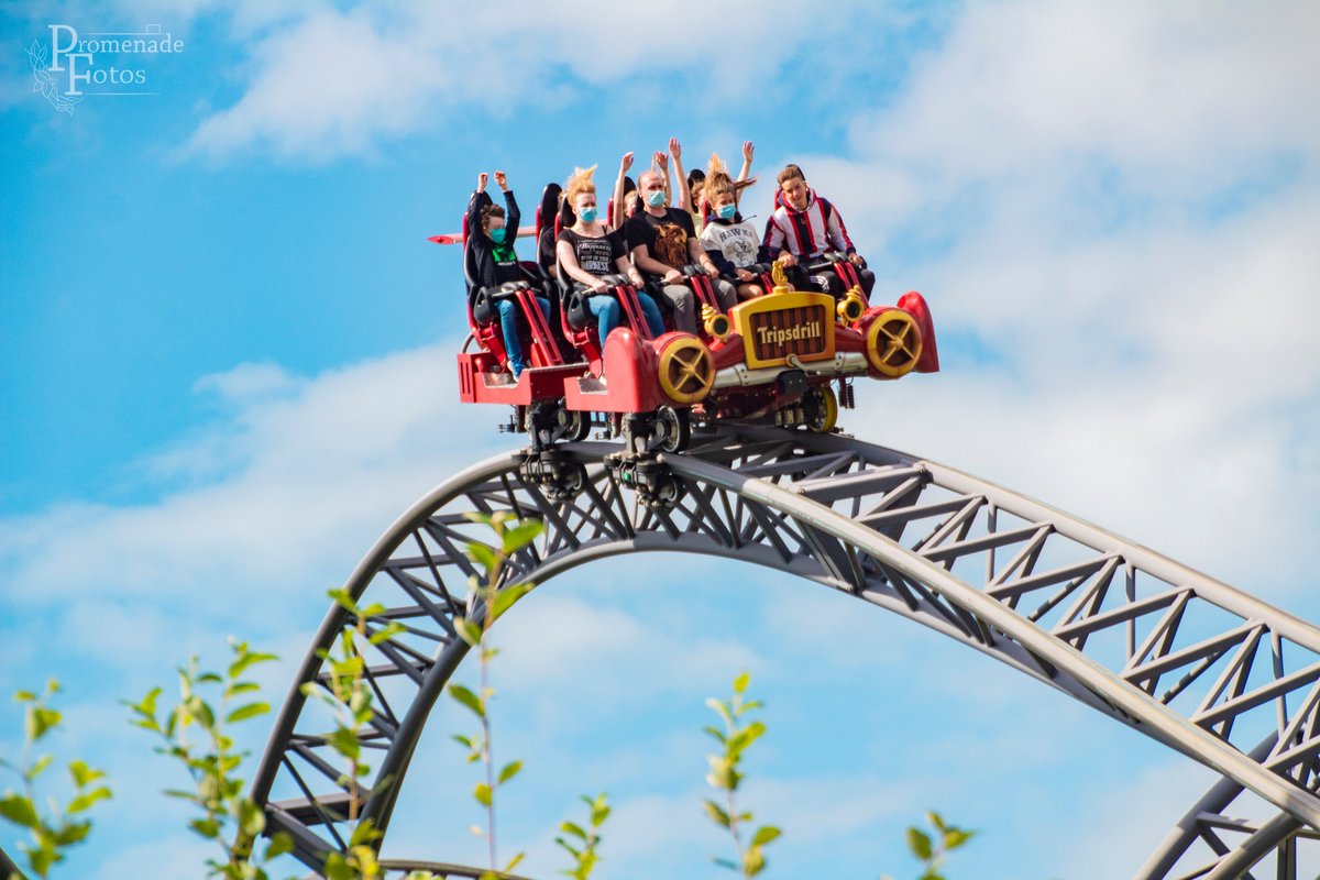 Sinaasappelgirl's tweet photo. Deze coaster <3 Dit park <3 Hoogtepuntje van de vakantie!
Ik houd er echt heel veel van als een park echt een eigen uniek karakter heeft.
#Karacho #Tripsdrill https://t.co/W2uDpqzSRz