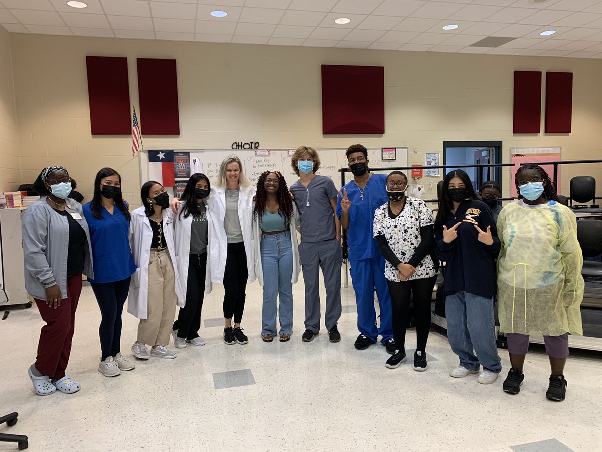 travis_choir's tweet photo. Our choir fam showing off their school spirit!! ๐ ๐ฉบ #docisin #hocoweek #thschoir @TravisHS_Stuco @THS_Tigers https://t.co/E5IQZ4opNM