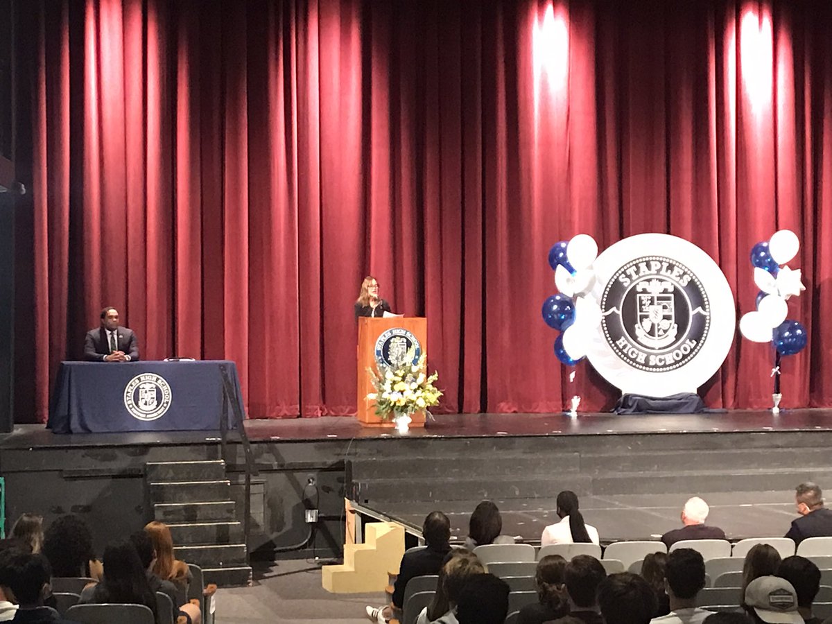 “Democracy is not a spectator sport, so don’t sit it out.”

@SOTSMerrill encouraging seniors at Staples High School in #Westport to register to vote this #NationalVoterRegistrationDay  

@News12CT