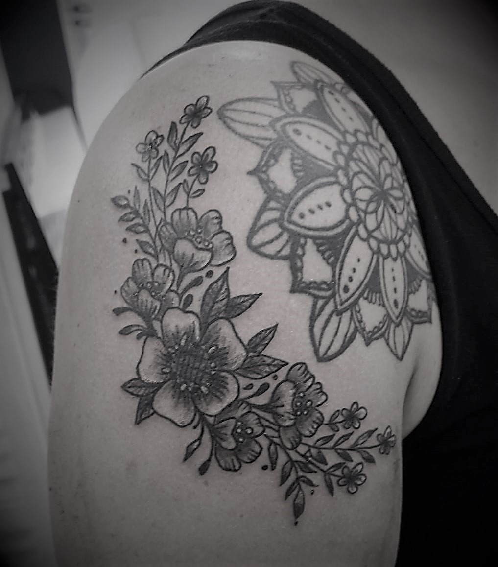 MrBulbTattoos's tweet photo. Cant decide what your next tattoo should be? We have flash books available to flip through! Bring us your designs or pick from our selection. Walk ins are welcome

#walkins #tattoo #tattoostudio #flashart #MrBulb #burystedmunds https://t.co/LOCXQBNyOQ
