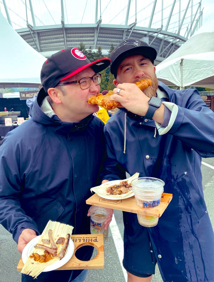 BeyondThePost's tweet photo. In #policing you get to work all kinds of shifts, in all areas of the city at different events &amp; without a doubt, I meet some pretty cool people. Enjoyed a few laughs with these two this past weekend.😂Thanks for keeping things real @randynewf @simonrochfort!#CommunityEngagement https://t.co/2FvvaEYKW8