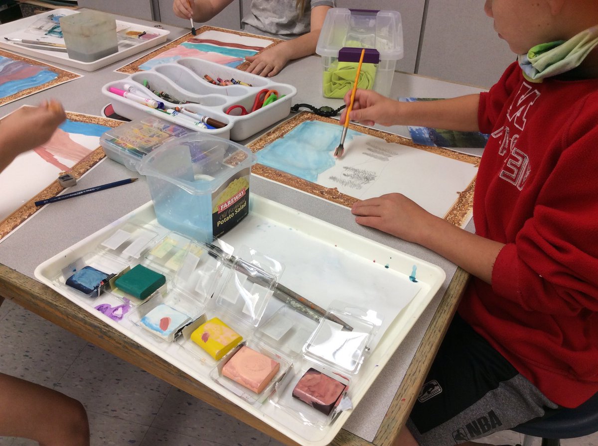 Mr. Erredge’s 4th grade artists experimenting with color mixing and the muted tones of “sfumato” in their landscape backgrounds! ⁦Beautiful!  <a href="/KMElem/">KM Elementary School</a>⁩ ⁦<a href="/mrerredge4th/">@MrErredge4th</a>⁩ #KoMetPride #DevelopExcellence