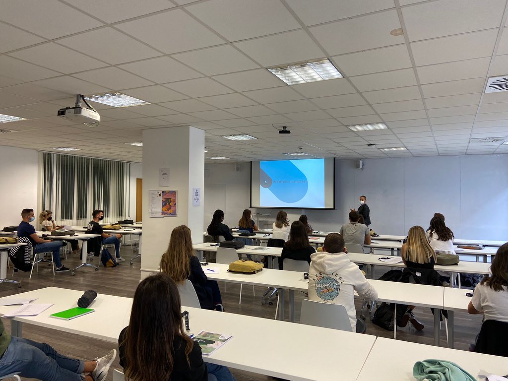 MUMKTDigital's tweet photo. Comenzamos con la X. edición del Máster Universitario en Marketing Digital #MUMD de @MUnibertsitatea en #Bilbao
Ongi etorri guztioi! @Enpresagintza https://t.co/MwG7muW0Yg