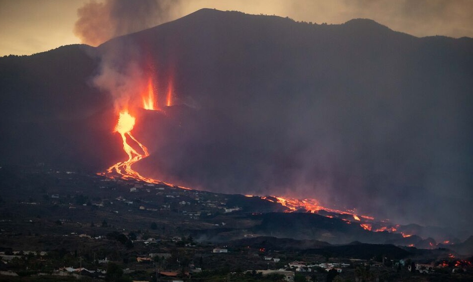 CapitalMedios's tweet photo. LA PALMA ES DECLARADA ZONA CATASTRÓFICA

https://t.co/ZVEEMHGFc4 https://t.co/WEgsis9Ni1