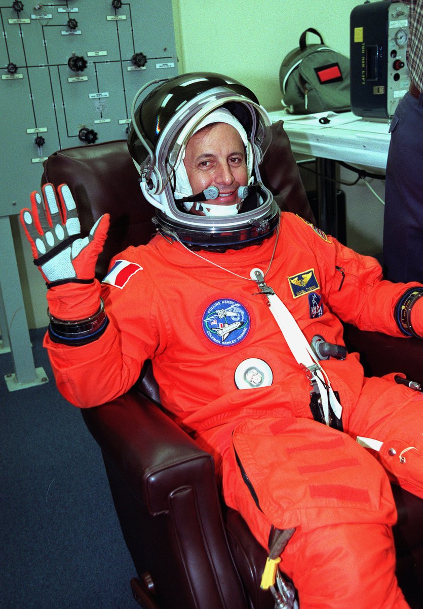 EuroSpaceHist's tweet photo. #HappyBirthday 🎂 to #ESA astronaut Michel @astro_tognini 🇫🇷 (30 September)! In 1992 he flew to #Mir on #Antares mission &amp; in 1999 on STS-93 #Columbia 
@NASAhistory @esaspaceflight @ASE_Astronauts @ESA_fr 👉 https://t.co/qthAmo3Ptb https://t.co/tH70r5cLfP