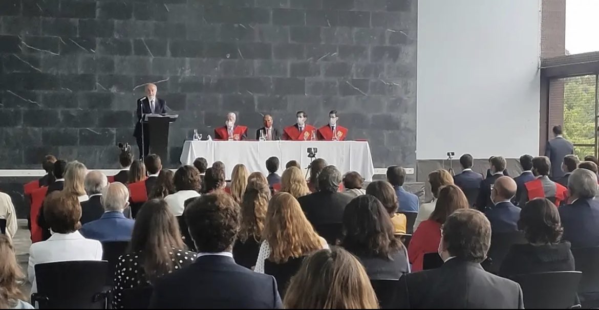 cmayete's tweet photo. El pasado sábado 18 de septiembre
tuvo lugar el acto de apertura del curso 2021-22, curso que marca el 50 aniversario del Colegio Mayor. En el acto se impusieron las becas a los colegiales de tercero y a d. Jaime Mayor Oreja, gran amigo de Ayete, que impartió la lección magistral https://t.co/8ItNbN3qNT