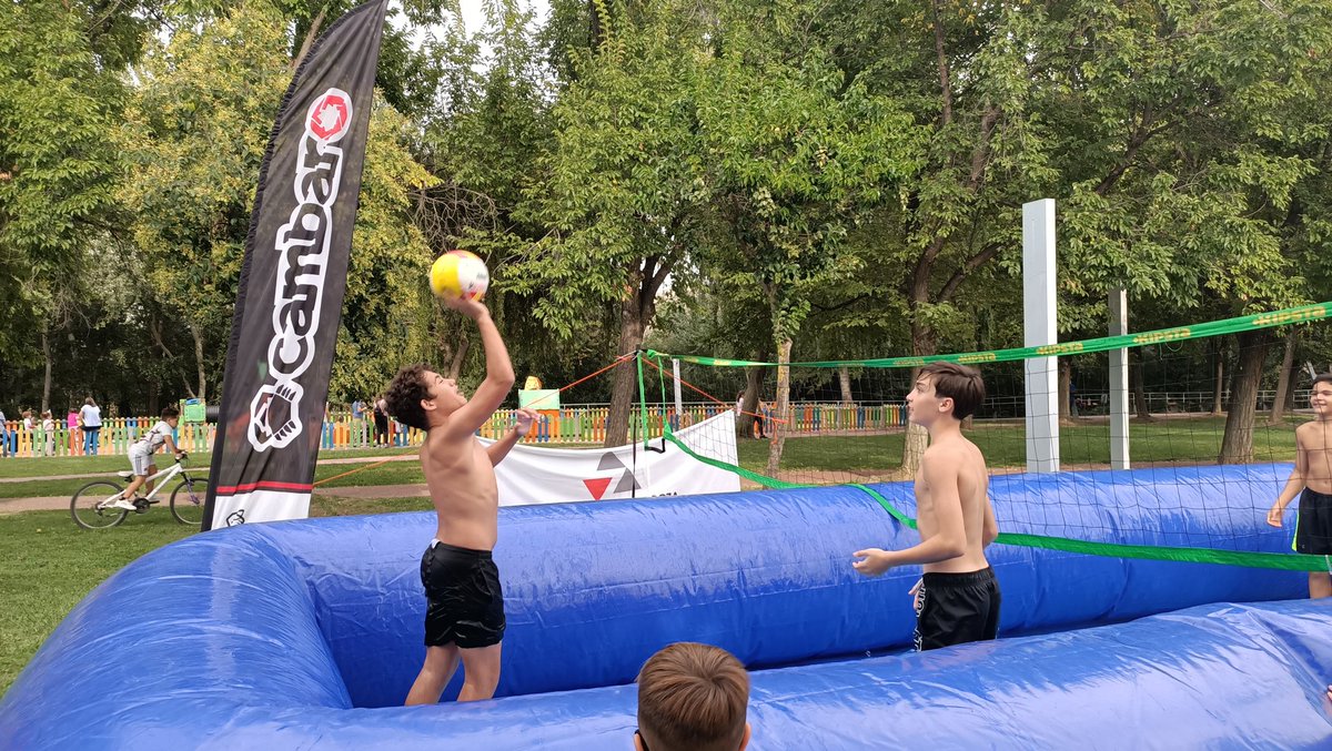 watervoley's tweet photo. El @watervoley llega a Cadrete con el I Torneo Express. Gran día con mucha participación de menores en una localidad que comienza a disfrutar del voleibol durante esta temporada. #Watervoley #Multivoley2021 https://t.co/EJiA3CmsEU