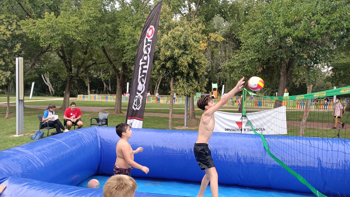 watervoley's tweet photo. El @watervoley llega a Cadrete con el I Torneo Express. Gran día con mucha participación de menores en una localidad que comienza a disfrutar del voleibol durante esta temporada. #Watervoley #Multivoley2021 https://t.co/EJiA3CmsEU