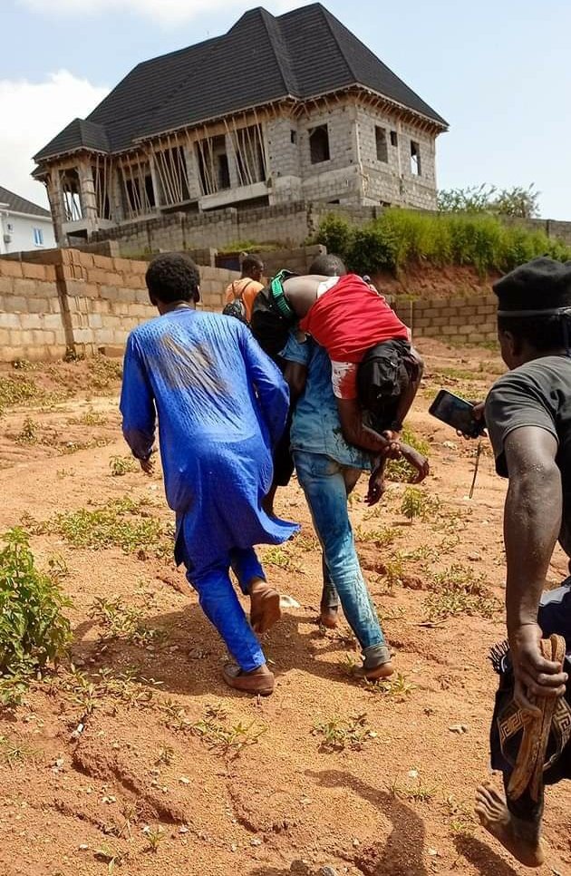 SZakzakyOffice's tweet photo. Update: Joint team of @PoliceNG @HQNigerianArmy and DSS attacked #Arbaeenwalk2021 unprovoked in Abuja, Nigeria. Scores of mourners martyred, dozens injured and many arrested. https://t.co/CVMS8oECjf