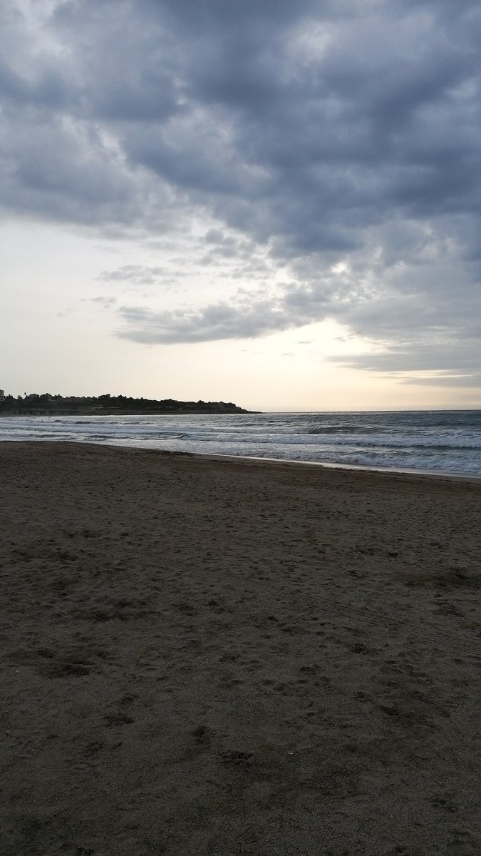 Leireic_'s tweet photo. Amo estudiar en una ciudad con playa <3 https://t.co/lKOgJivMVr