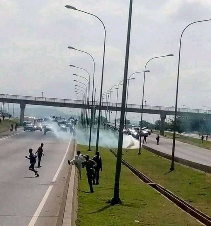 SZakzakyOffice's tweet photo. Update: Joint team of @PoliceNG @HQNigerianArmy and DSS attacked #Arbaeenwalk2021 unprovoked in Abuja, Nigeria. Scores of mourners martyred, dozens injured and many arrested. https://t.co/CVMS8oECjf