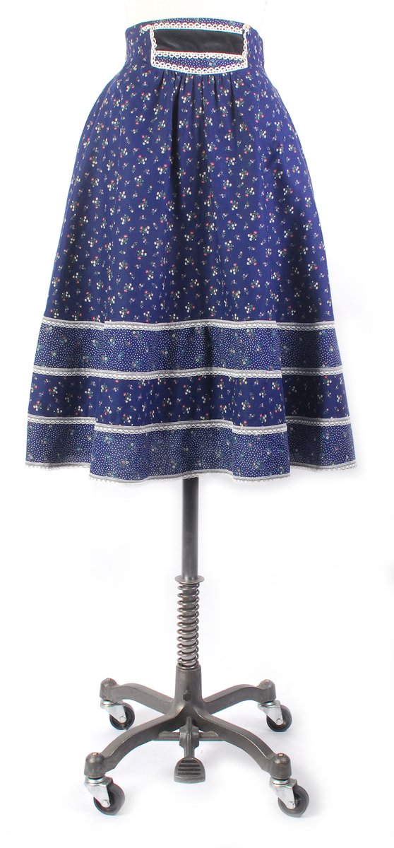New to eBay: Vintage 80s GUNNE SAX Calico Prairie Skirt w/Velvet &amp; Lace XS and perfect for fall #gunnesax ebay.com/itm/1650969636…