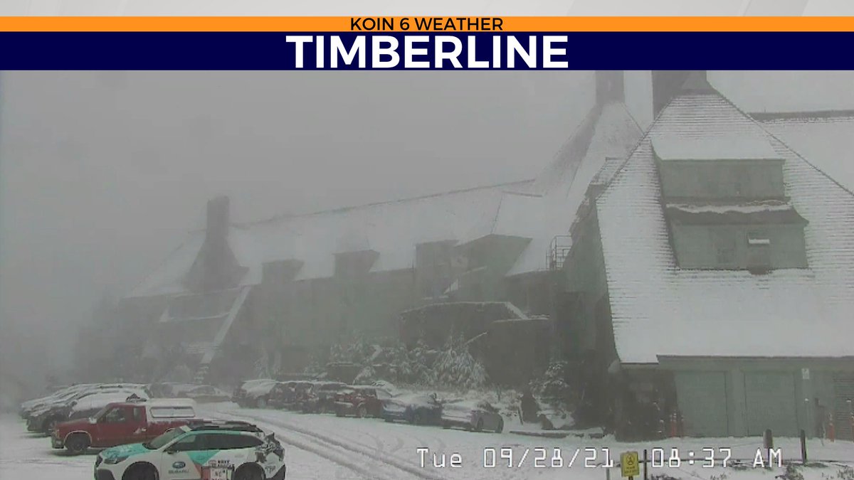 KelleyBayernWX's tweet photo. Wow... This morning at Timberline Lodge. Reports of 3" t 6,000' in last 24 hours. ❄️ @timberlinelodge @KOINNews https://t.co/GzdJP3MOCM