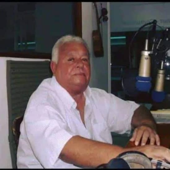 Se fue Claret Ridriguez gran hombre de folklor y mejor amigo. Q e p d hermano de la vida .siempre recuerdo alma llanera 92..vuela alto Claret..siempre en nuestros corazones.