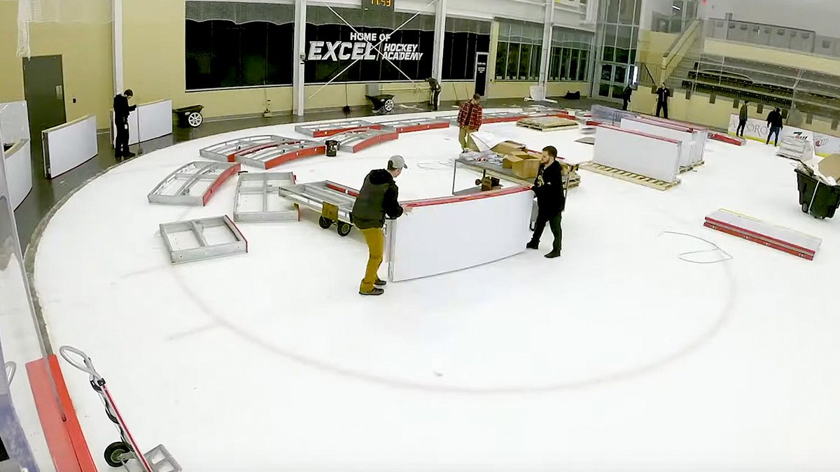 CMUEngineering's tweet photo. These new dasher boards at the Covestro Innovation Rink, UPMC Lemieux Sports Complex will make #hockey safer for players but still as exciting for fans. CMU student teams collaborated w/ @CovestroUS &amp; @penguins to #RethinktheRink.
https://t.co/oxecsie7uF https://t.co/elh47ypVLC