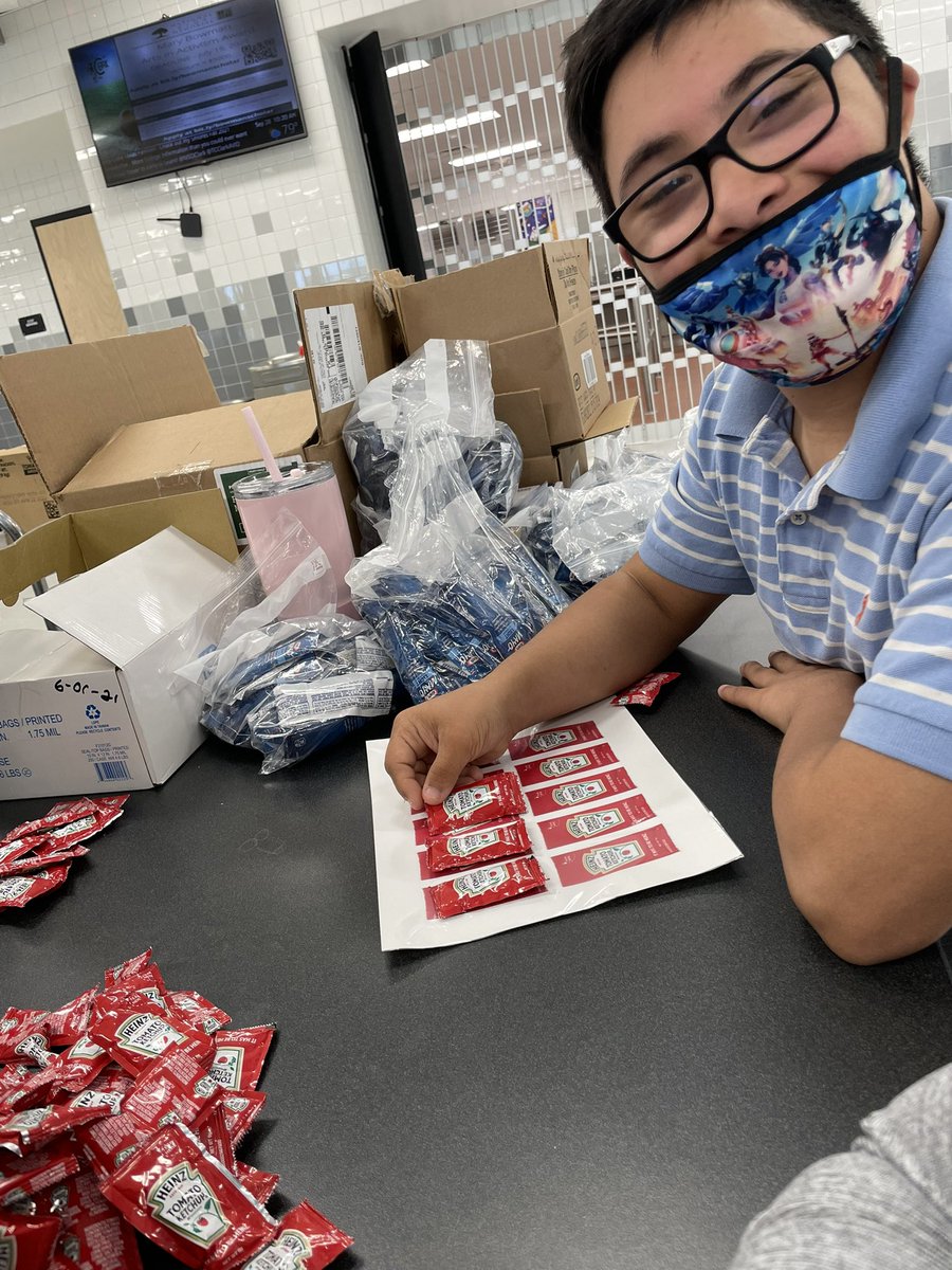 nataliequichoc1's tweet photo. Ketchup visuals for the win! #Clarkworkcenter #clarkVIP @NISDfoodserv https://t.co/3hcTRVd8tS