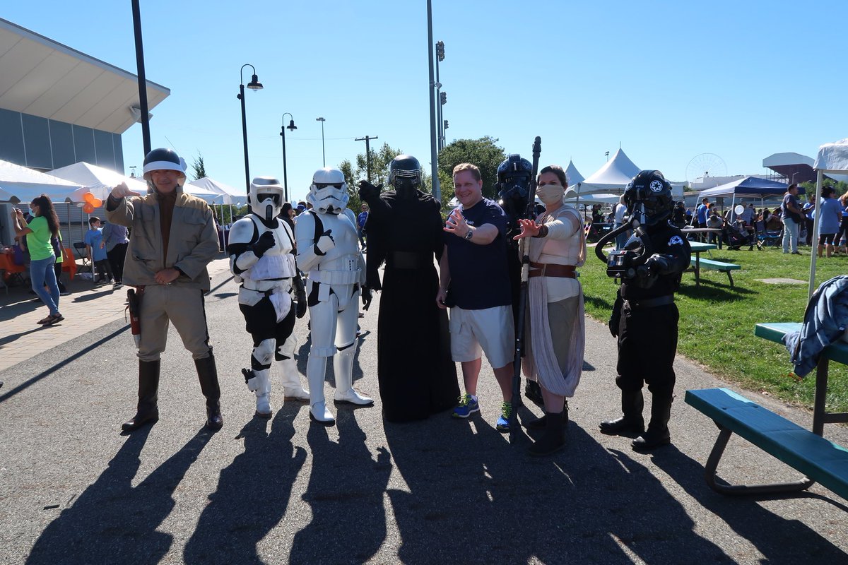 DevaronBaseRL's tweet photo. Rey and Captain Antilles joined @501st_NER and @RaquordaanClan on Saturday 9/25 for the @autismspeaks Walk at the Meadowlands Racetrack. It was an absolutely perfect day with lots of enthusiasm and fun for all who participated! 

#rebellegion #devaronbaserl #autismspeaks https://t.co/LvnHOM5yY7