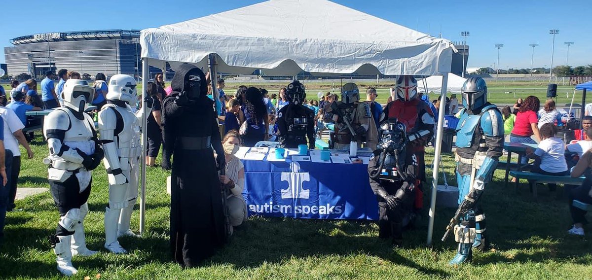 DevaronBaseRL's tweet photo. Rey and Captain Antilles joined @501st_NER and @RaquordaanClan on Saturday 9/25 for the @autismspeaks Walk at the Meadowlands Racetrack. It was an absolutely perfect day with lots of enthusiasm and fun for all who participated! 

#rebellegion #devaronbaserl #autismspeaks https://t.co/LvnHOM5yY7