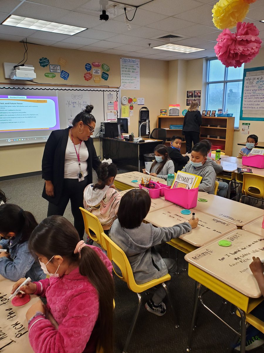 M_OGuin5's tweet photo. Had a great visit to Mrs. Reveles's 3rd grade Bilingual classroom.  The students were so engaged! They were learning  about present, past, and future tense.  #TogetherWeWill #AllIn4WhartonISD https://t.co/LghnsrbJfM