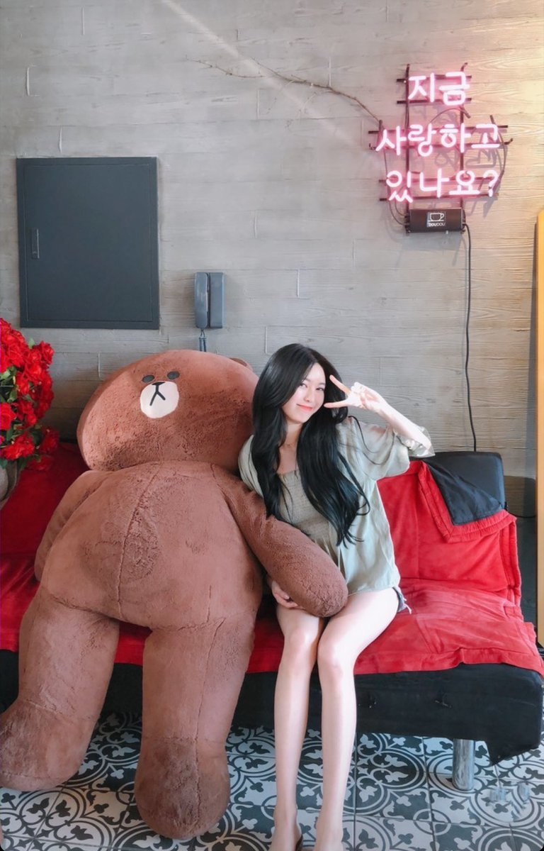 dailyjane97's tweet photo. #momoland #jane #kpop
#모모랜드 #제인 #モモランド #ジェーン https://t.co/wKjxagdxAy