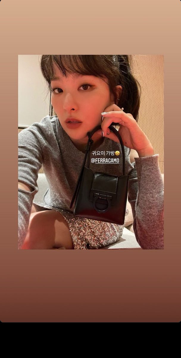 RVUPDATE_'s tweet photo. INSTAGRAM STORY

"Cute bag 🤩
@/Ferragamo"

"WJSN Seola Exy are the best..⭐ @/seola_s @/exy_s2 @/now.kr"

"❤️ 슬기zip ❤️ @/seola_s @/exy_s2 @/now.kr"

https://t.co/nUaiAumJYD

#SEULGI #RedVelvet @.hi_sseulgi @RVsmtown https://t.co/D2h811QpzR