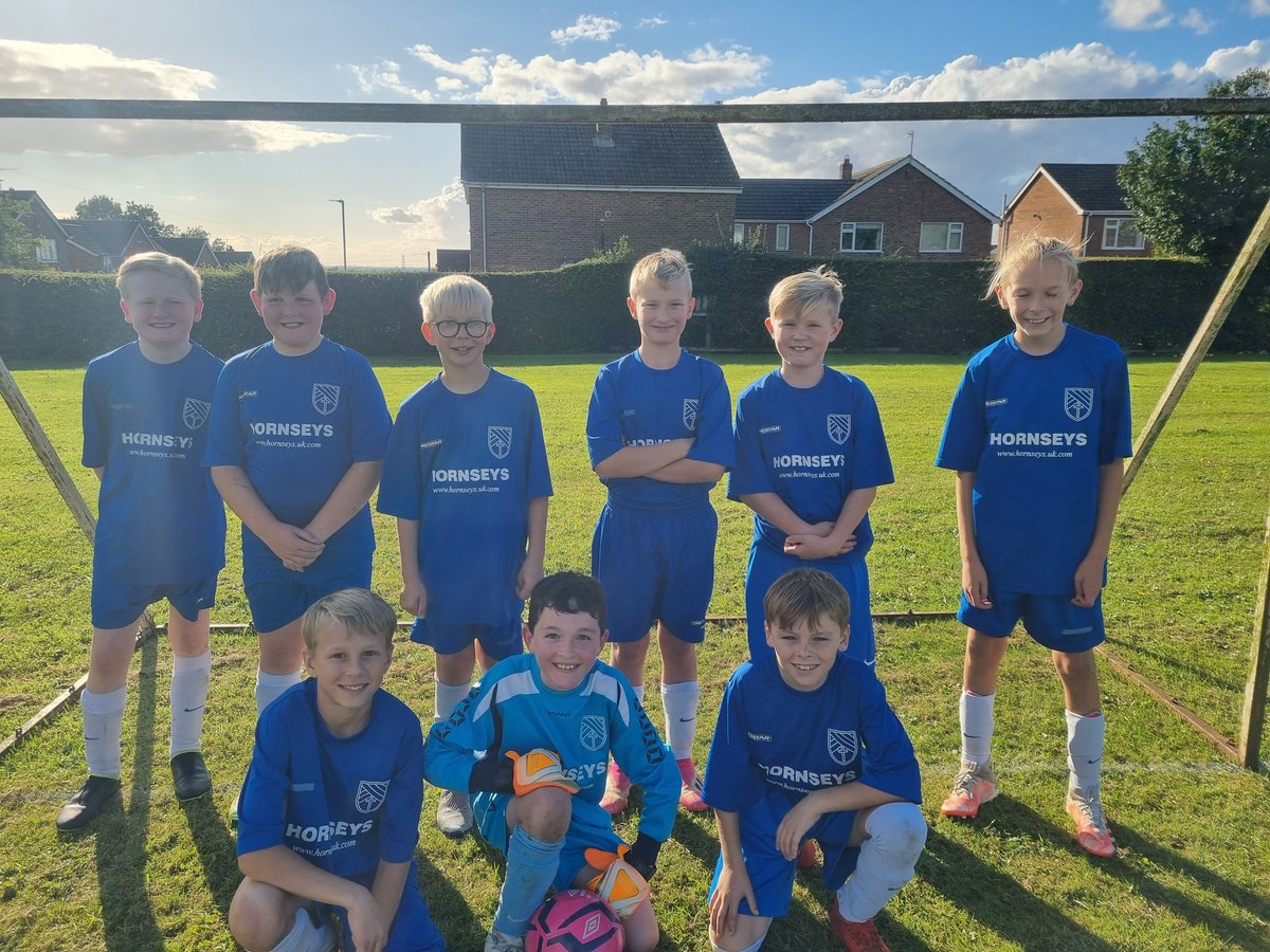 mountpljuniors's tweet photo. Congratulations to the Year 5 and 6 boys who represented #TeamMPJS in the first football event of the year at @TMWSOfficial. Although they didn't make it through to the next round, they gave it their all and always played with a smile! ⚽️ 🔵 https://t.co/rengUrqAAN