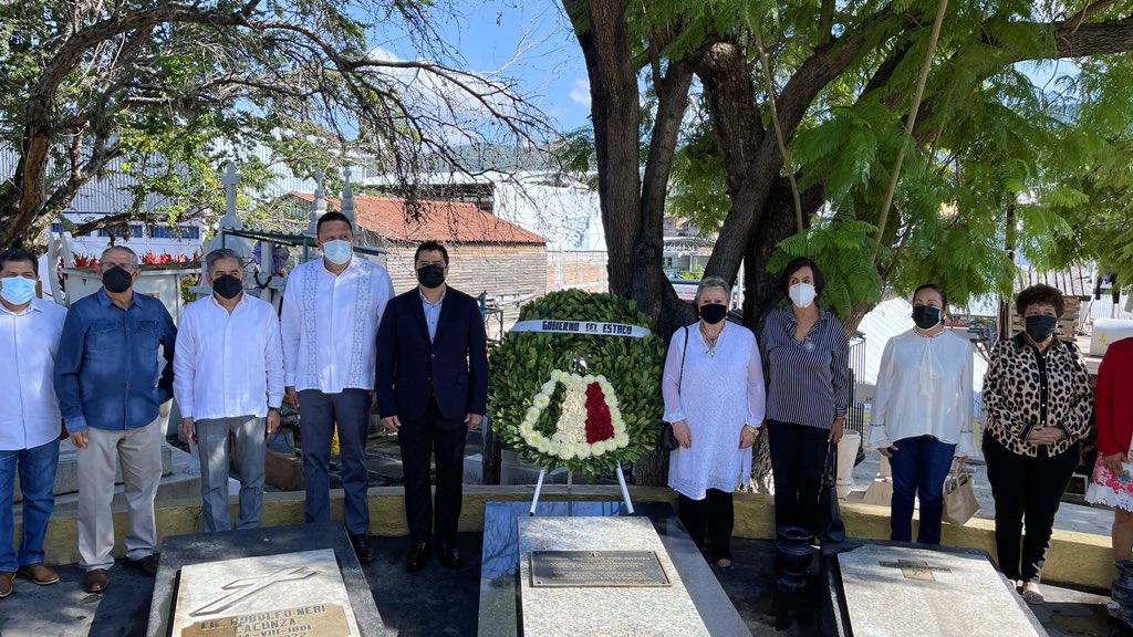 soto_arma's tweet photo. En representación del Gobernador del Estado @HectorAstudillo, asisto a la Guardia de Honor y Ofrenda Floral por el 27 aniversario luctuoso del exgobernador Lic. José Francisco Ruiz Massieu. https://t.co/NawNJ2f9dX
