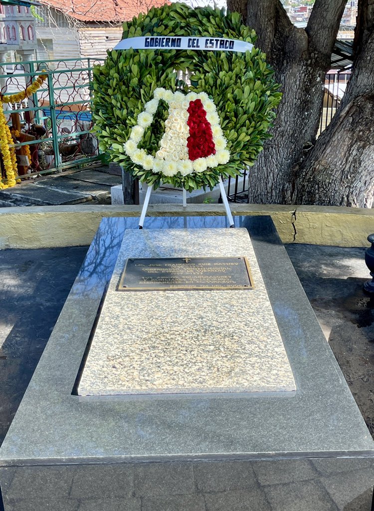 soto_arma's tweet photo. En representación del Gobernador del Estado @HectorAstudillo, asisto a la Guardia de Honor y Ofrenda Floral por el 27 aniversario luctuoso del exgobernador Lic. José Francisco Ruiz Massieu. https://t.co/NawNJ2f9dX