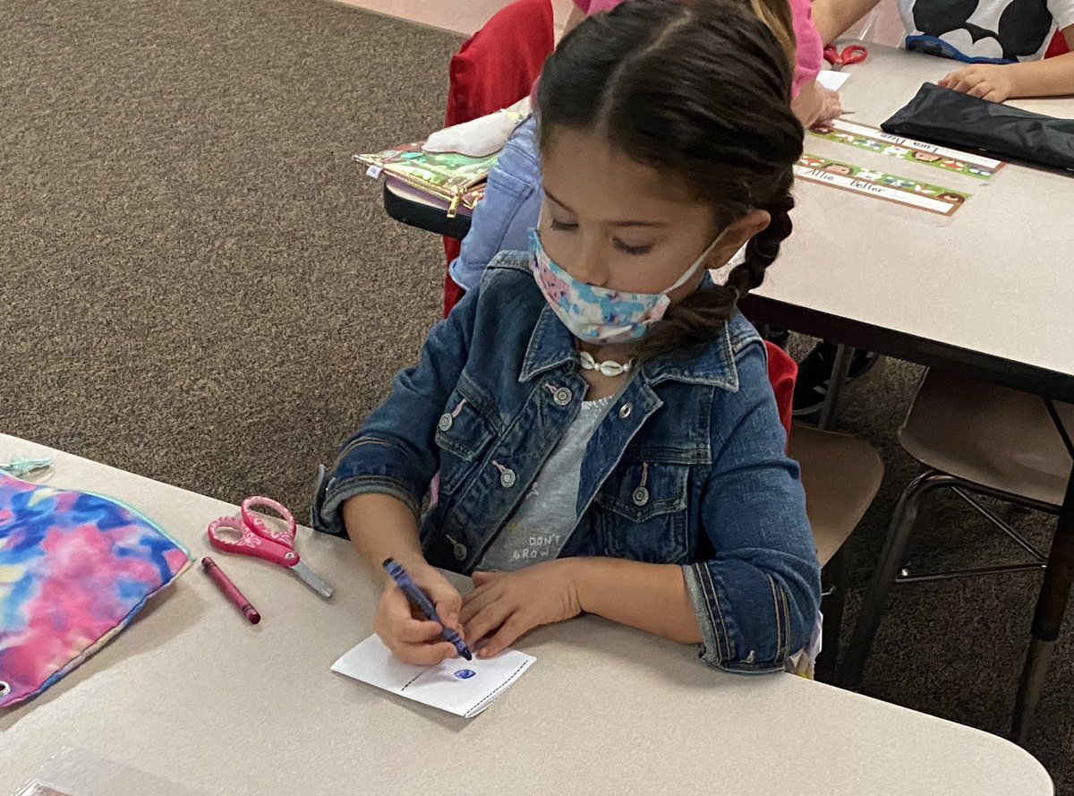 AngelaRanous's tweet photo. Using orthographic mapping to learn our heart words❤️@oakgrovees @OtterBias @JoTysor #itsbetteringrove https://t.co/IWpktpBu9O