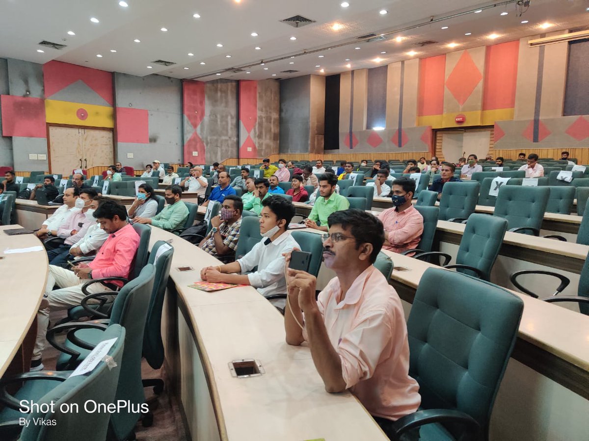 bhikaji_C's tweet photo. Today CSC Grameen e-Store conduct DVLE Meet in Pune Maharashtra. Presents of Shri. Vaibhav Deshpande Sir ( MH -Head), Shri. Anand Singh Sir, Shri. Sameer Patil Sir, Shri. Mukesh Sharma Sir, Shri. Somen Bose ( Director - Bookers) &amp; 12 Partner Companies
 @sspatil1901 @vibes65 https://t.co/Yc7sMRl5Ui