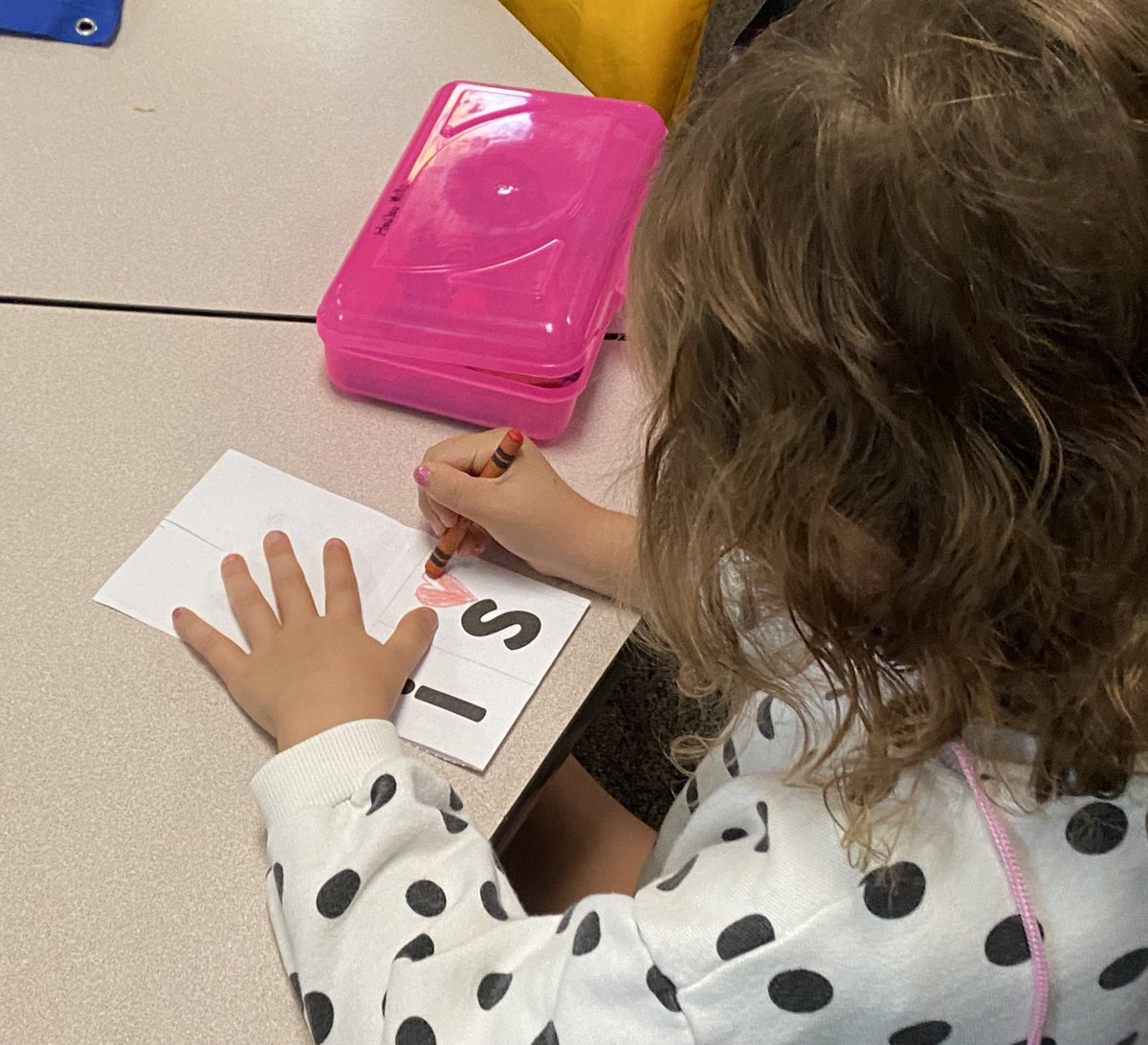 AngelaRanous's tweet photo. Using orthographic mapping to learn our heart words❤️@oakgrovees @OtterBias @JoTysor #itsbetteringrove https://t.co/IWpktpBu9O